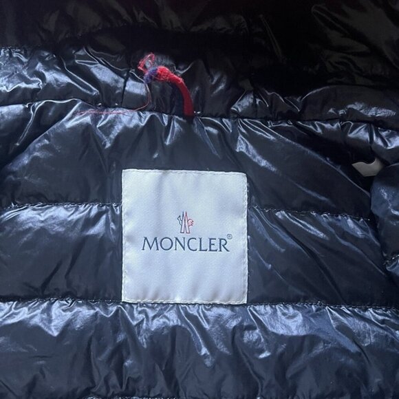 Moncler Boys Hooded Down Jacket Size 3 y Red Authentic EUC - Picture 6 of 12